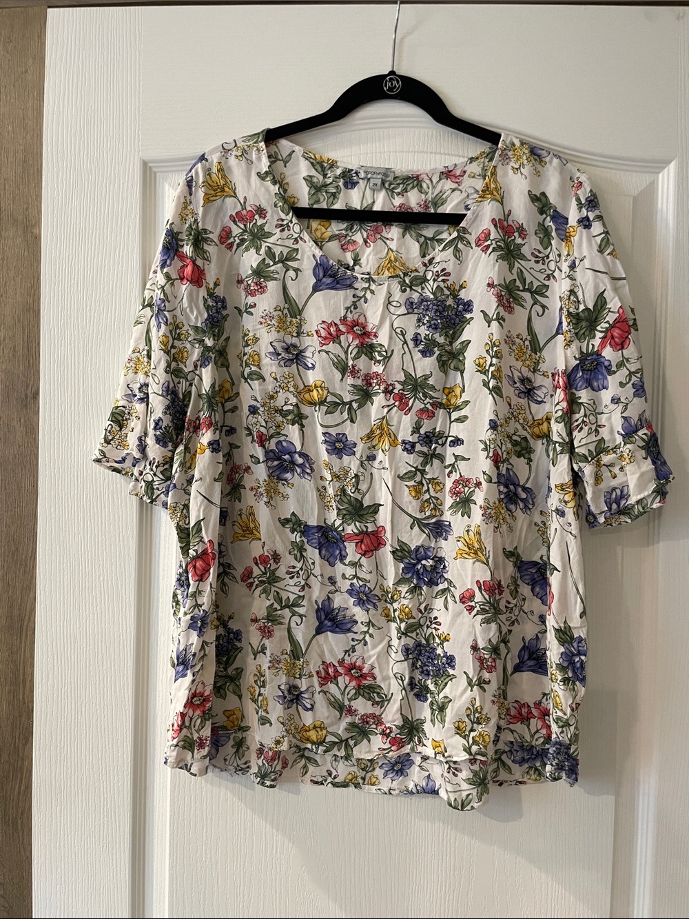 Paraphrase White Floral Scoop Neck Top with Multicolor Blooms